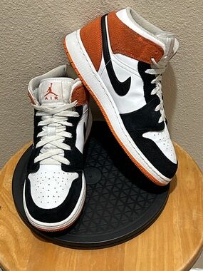 Jordan 1 Mid SE Basketball Blossom DQ8399-100